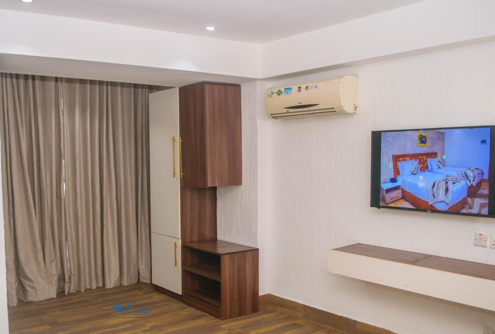Blue Orange Hotel And Towers Shomolu ภายนอก รูปภาพ